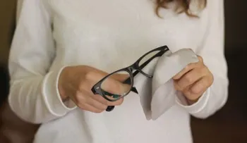 La pasta de dientes y otros trucos que no fallan para eliminar rayones de los lentes. No dudes en probarlos
