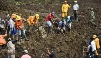 Sube a 28 cifra de fallecidos por deslizamiento de tierra en Colombia