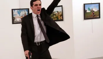 Una imagen del asesino de embajador ruso en Turquía gana el World Press Photo