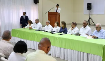 Vicepresidenta Raquel Peña encabeza encuentro con productores de mango en Peravia
