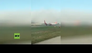 El enorme avión que aparece de la nada en aeropuerto de Londres