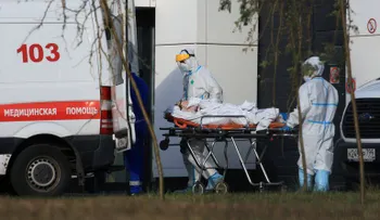 Rusia roza el récord de muertes por COVID en 24 horas; desde la pandemia han fallecidos 400 mil personas
