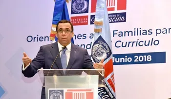 Ministro Andrés Navarro: nuevo currículo debe ser realidad cotidiana en aulas con integración de las familias