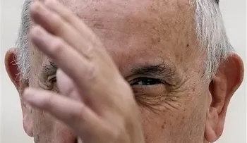 "Esto no es humano", dice el Papa de los ataques en Paris