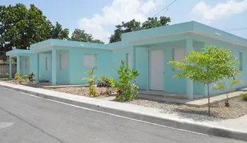 Presidente Medina inaugura proyecto habitacional en Azua