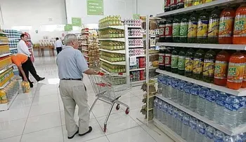 Cada día sale un pendejo a la calle; dice joven estafado en supermercado (AUDIO)