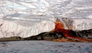 Las Cataratas de Sangre y otros 16 extraños fenómenos acuáticos del mundo