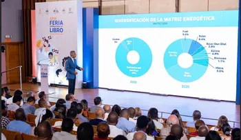 Ministro Santos presenta planes en FILSD 2025