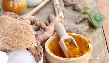 Un remedio sin desperdicio: cúrcuma con miel de abejas