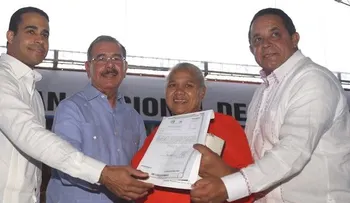 Medina dice que cumplió con agricultores
