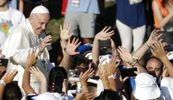El papa aconseja a jóvenes a nunca abandonar sus sueños