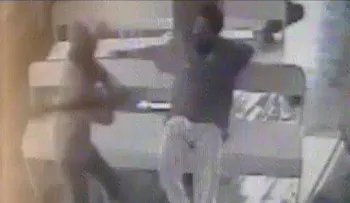 Un hombre le quita la vida a otro de un batazo (VIDEO)