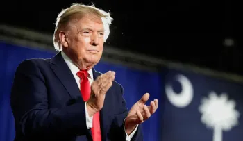 Trump insiste en que "jamás interferiría" con los canadienses francófonos y arremete contra Carney en plena escalada arancelaria