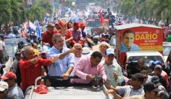 Abinader asegura que tiene un 43 % y Danilo baja a 48%