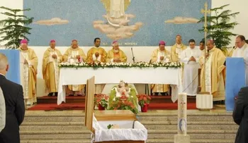 Sepultan restos María Cristina Estrella, madre de obispo y de exministro de la Presidencia