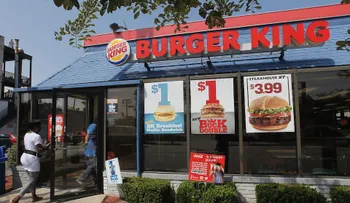 El 'rey de las hamburguesas' incluirá hot dogs en su menú