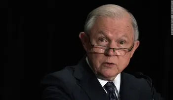 Secretario Sessions dice que centros de niños inmigrantes no son como los de la Alemania nazi porque â??ellos evitaban que los judíos salieranâ?
