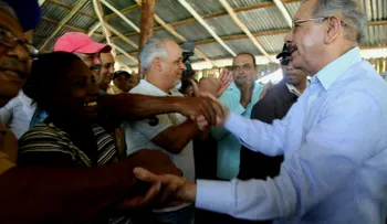 Danilo realiza visita sorpresa a ganaderos de Río San Juan; ofrece apoyo a cooperativa