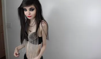 Piden cerrar canal de YouTube que promovería la anorexia