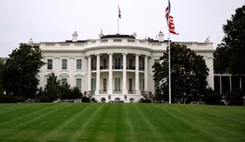 Dos obispos católicos lamentan haber rezado con Trump en el Despacho Oval
