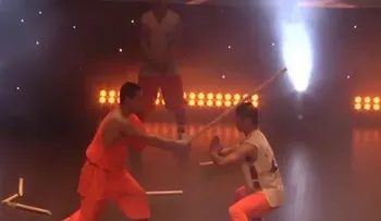 Los maestros Shaolín parten barras de metal con la cabeza (VIDEO)