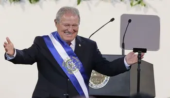 Excomandante guerrillero Sánchez Cerén asume la Presidencia de El Salvador