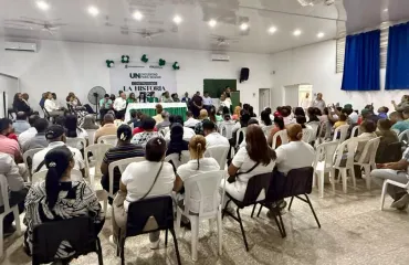 Josefina Pimentel encabeza asamblea en SFM y juramenta maestros en la FP