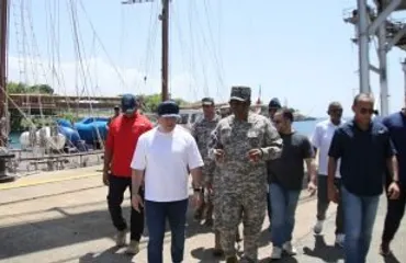 Alejandro Campos supervisa el Puerto de La Romana y anuncia remodelación en octubre