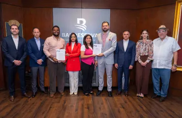 NOTA Banreservas entrega becas Creativos Globales para estudiar en Miami Ad School Punta Cana
