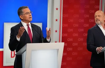 Becerra y Hilton se enfrentan en debate por la gobernación de California