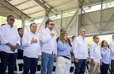 Abinader inaugura techado escolar y lanza programa de estufas en Rancho Arriba