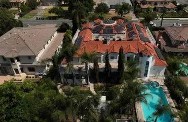 Pareja de California arrestada por abuso infantil en investigación de gestación subrogada con 21 niños