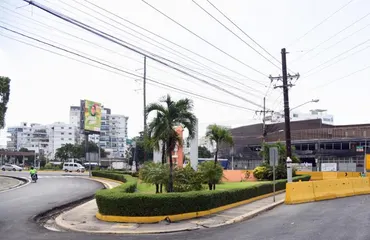 Reorganizan el tránsito en los alrededores de la Plaza de la Bandera por restricciones viales