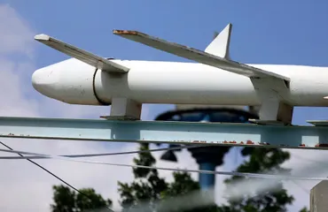 Informe del WSJ revela que China e Irán abastecen a los hutíes con armas y tecnología para sus drones y misiles