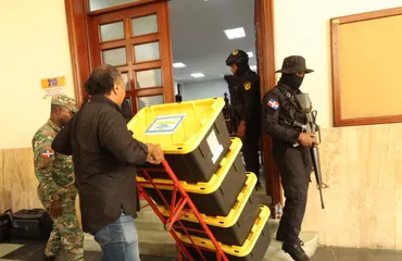 Caso SeNaSa: Tribunal otorga cuatro meses más al Ministerio Público y mantiene prisión preventiva para imputados