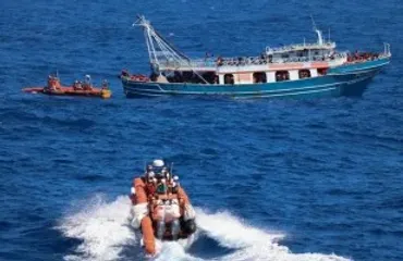 Dos migrantes mueren y siete resultan heridos tras llegar a El Hierro en una barcaza procedente de Gambia