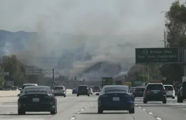 Incendio forestal "Norte Fire" arrasa casi 190 hectáreas y varias viviendas en el condado de Orange, California