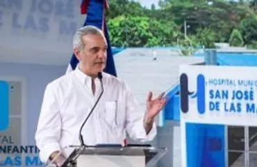 Abinader entrega 1,750 títulos de propiedad en Los Alcarrizos y destina RD$75.5 millones a salud en San José de las Matas