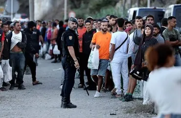 Desalojan en Ceuta el último asentamiento de migrantes marroquíes tras la llegada masiva de julio