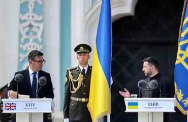 El primer ministro británico Andy Burnham expresa "total solidaridad" a Zelensky tras críticas de Trump