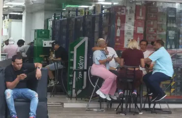 Los "drinks" se consolidan como grandes puntos de venta y abastecimiento de bebidas alcohólicas en RD