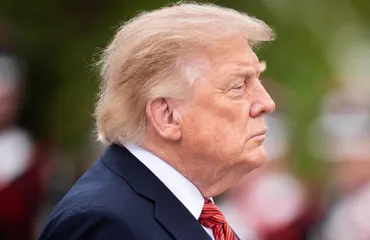 Trump dice que Irán busca un acuerdo "desesperadamente" y condiciona el diálogo a una decisión de EE.UU.