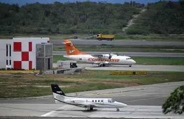 Aeropuerto de Caracas reabre tras dos meses del terremoto