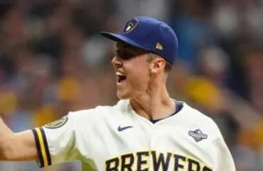 Cerveceros vencen 3-2 a Rays en el Juego 1 de la Serie Mundial con triple de Yelich y pitcheo de Misiorowski