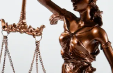 Diputados y funcionarios reciben 101 títulos de maestría en Derecho