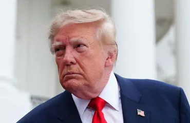 Jueza federal advierte que la demanda de Trump contra la BBC podría ser desestimada si no coopera con la entrega de pruebas