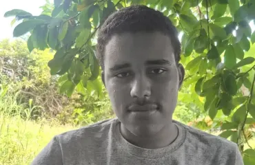 Llevan féretro de adolescente de 16 años a liceo para exigir respuestas