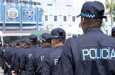 Policía busca armas de reglamento sustraídas a agentes y militar en tres incidentes en Santiago