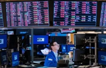 Wall Street cierra semana con pérdidas por presión de la deuda y el petróleo
