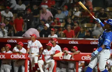 Madé debuta con jonrón y el Licey arrolla 12-2 al Escogido en la apertura de LIDOM